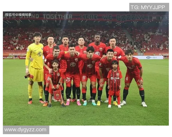 天津队迎战上海上港争夺中超联赛关键三分全力以赴展现球队实力